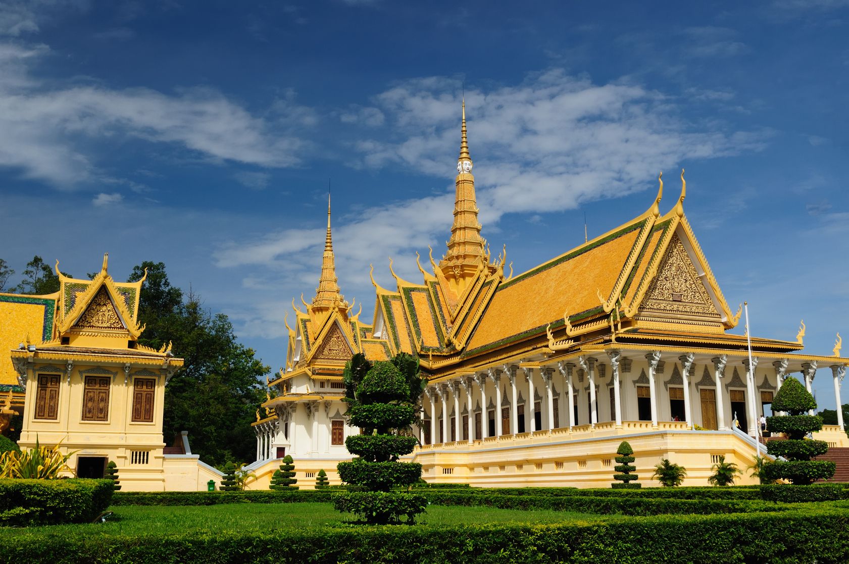 Cheap flight to Phnom Penh